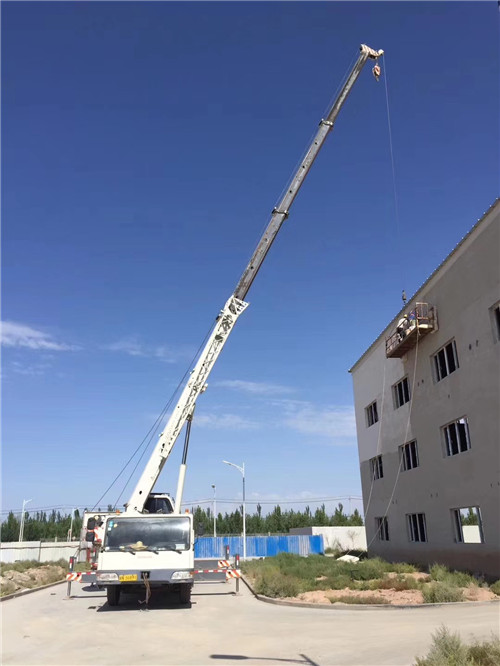 夹江县“轻装强干”—— 吊车的 “轻量化臂架” 技术